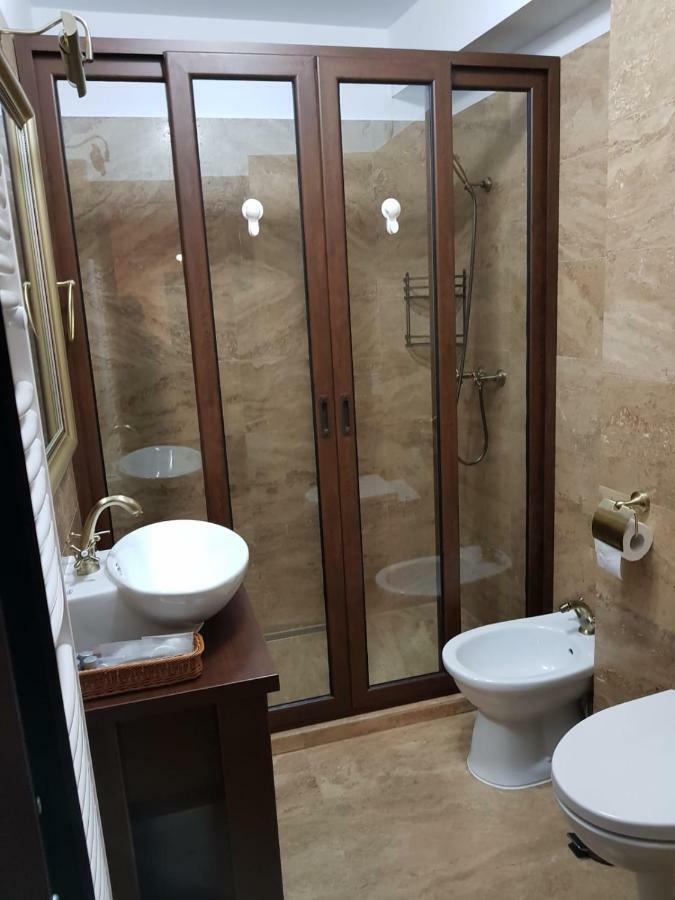Apartament 2 Camere Ultracentral Ramnicu Valcea Ngoại thất bức ảnh