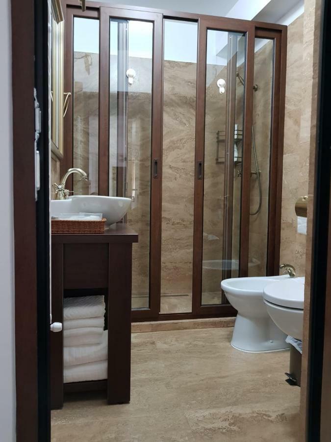 Apartament 2 Camere Ultracentral Ramnicu Valcea Ngoại thất bức ảnh